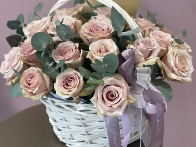 Корзина из 23 роз