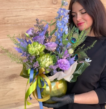 Композиция в вазе Дельфин