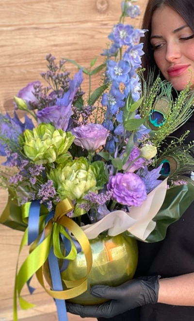 Композиция в вазе Дельфин