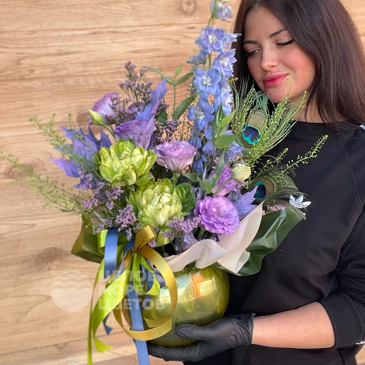 Композиция в вазе Дельфин