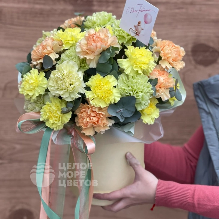 Шляпная коробка с диантусами