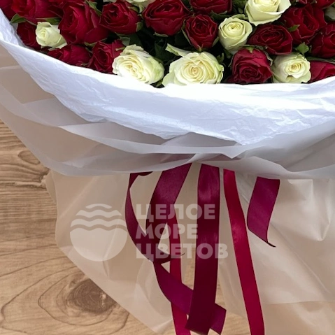 101 Красно -белая роза