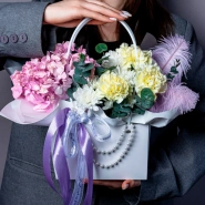 Сумочка для любимой с гортензией и диантусами 0