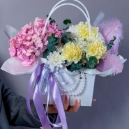 Сумочка для любимой с гортензией и диантусами 3