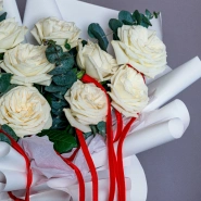 Букет из белых роз &laquo;Нить любви&raquo; 1