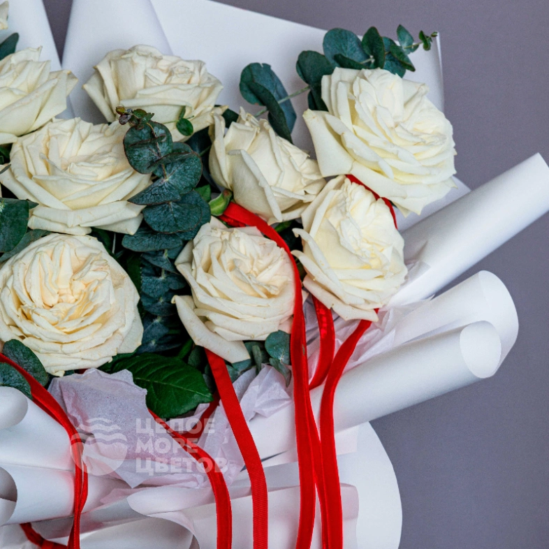 Букет из белых роз &laquo;Нить любви&raquo;