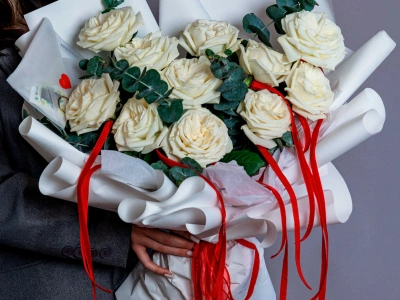 Букет из белых роз «Нить любви»