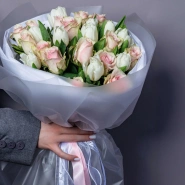 Букет &laquo;Нежный поцелуй&raquo; с тюльпанами и розами   1