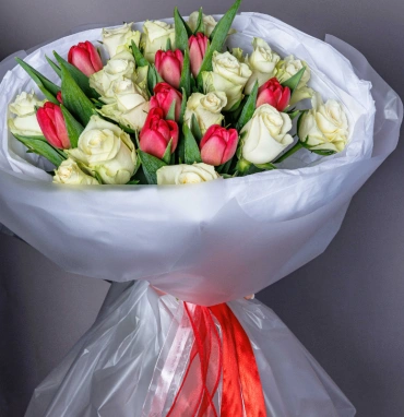 Букет из тюльпанов с розами «Для любимой»