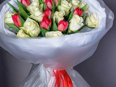 Букет из тюльпанов с розами «Для любимой»