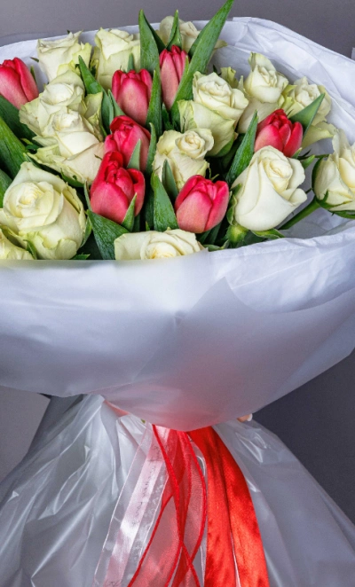 Букет из тюльпанов с розами «Для любимой»