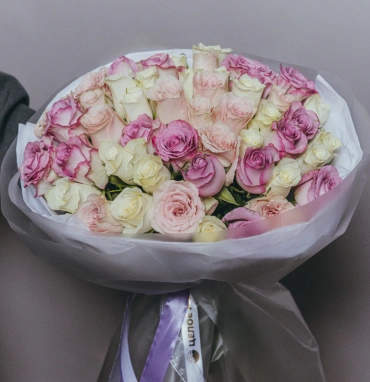 Букет из нежных розочек 51 шт