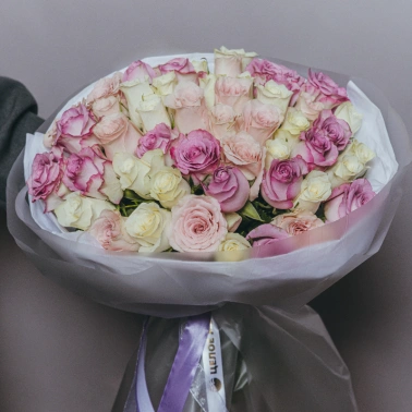 Букет из нежных розочек 51 шт