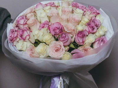 Букет из нежных розочек 51 шт