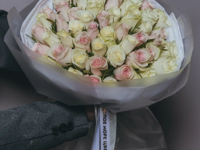 Букет «Нежные обьятия» из 51 кенийской розы