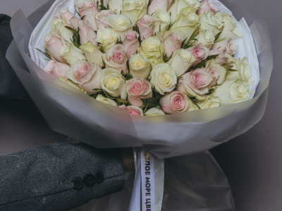 Букет «Нежные обьятия » из 51 кенийской розы