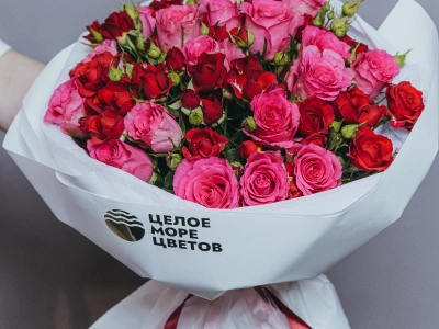 Букет из кустовых роз 