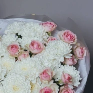 Букет &laquo;Нежный ангел&raquo; с хризантемами и кустовыми розами  1