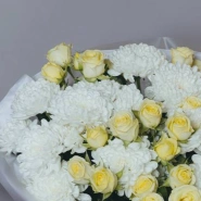 Букет &laquo;Очаровашка&raquo; с кустовыми розами и хризантемой  2