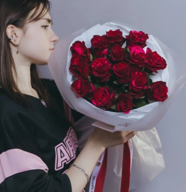 Букет из 15 роз «Ред пантер»