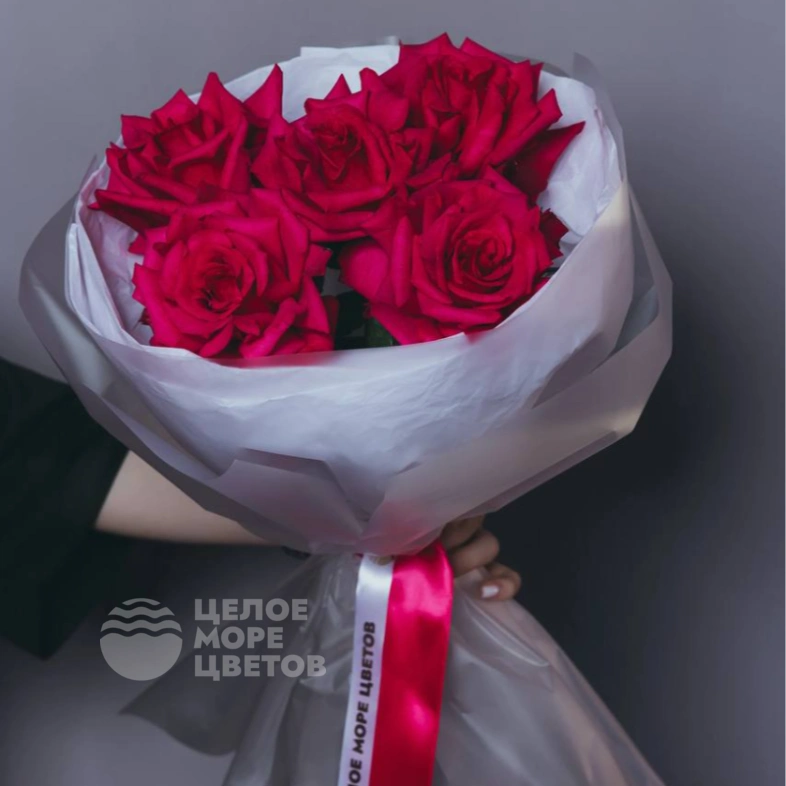 Букет из 5 малиновых французских роз 