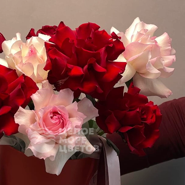 Композиция с французскими розами &laquo;Краски любви&raquo; 