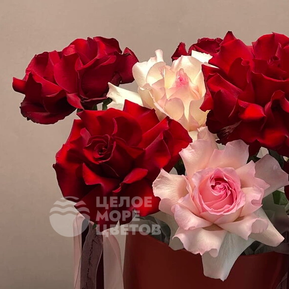 Композиция с французскими розами &laquo;Краски любви&raquo; 