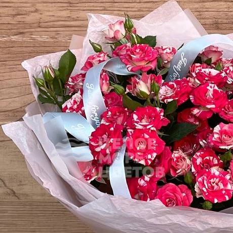 Букет из 9 кустовых роз