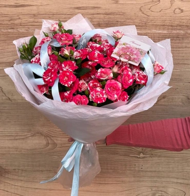 Букет из 9 кустовых роз