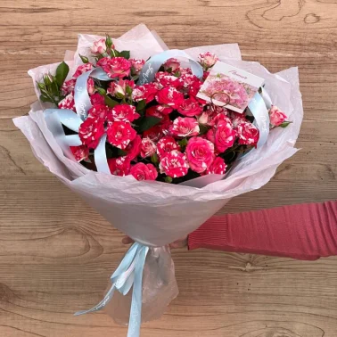 Букет из 9 кустовых роз