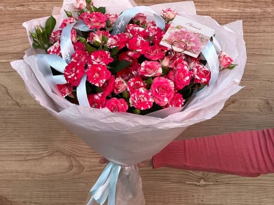 Букет из 9 кустовых роз