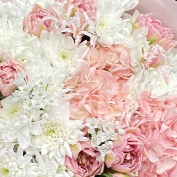 Букет Нежные чувства с гортензией и пионами 
