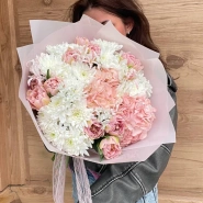 Букет Нежные чувства с гортензией и пионами  0