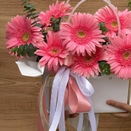 Сумочка с герберами и эвкалиптом  1