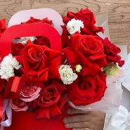 Сумка с французскими розами и эустомой  2