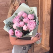 Букет с пионами и эвкалиптом  0