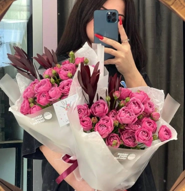 Букет из пионовидных розочек 