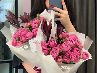 Букет из пионовидных розочек 