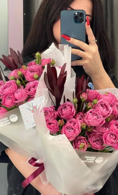 Букет из пионовидных розочек 