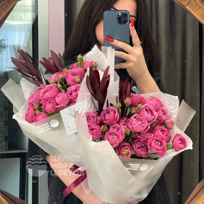 Букет из пионовидных розочек 