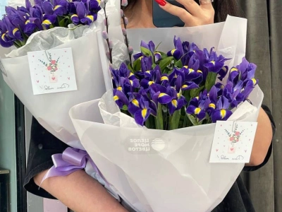 Букет с ирисами 