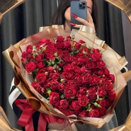 букет из 25 кустовых роз  0