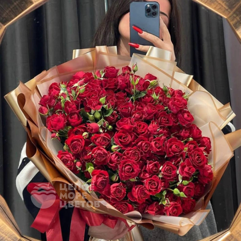 букет из 25 кустовых роз 