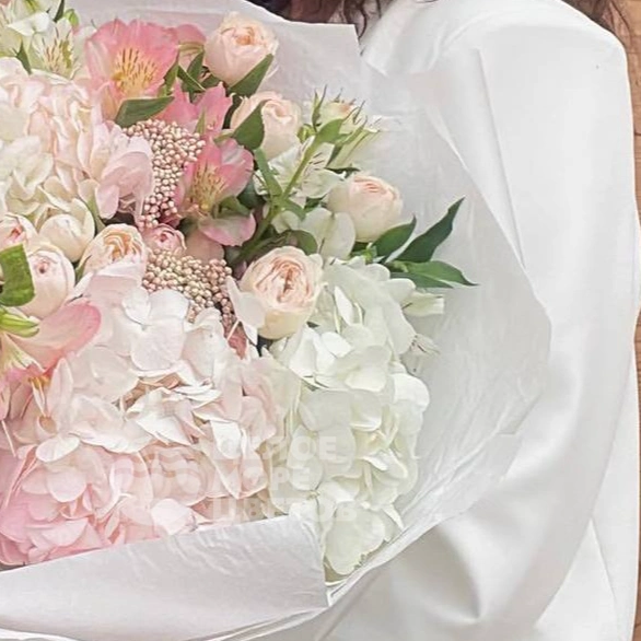 Букет &laquo;Чувство прекрасного&raquo; с гортензией и альстромерией