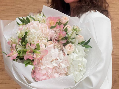 Букет «Чувство прекрасного» с гортензией и альстромерией