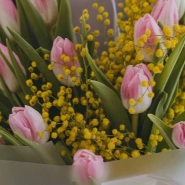 Букет с тюльпанами и мимозой  2