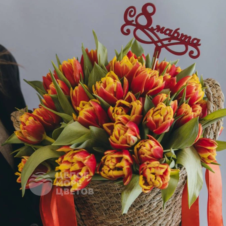 Корзина из пионовидных тюльпанов 
