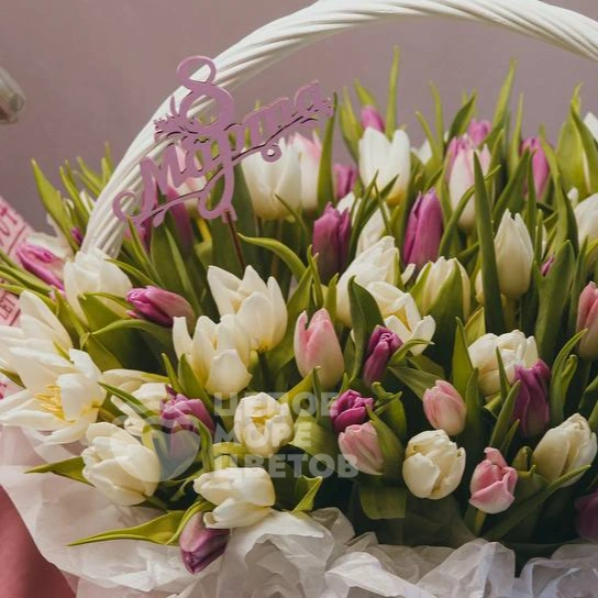 Корзина с 101 тюльпаном 