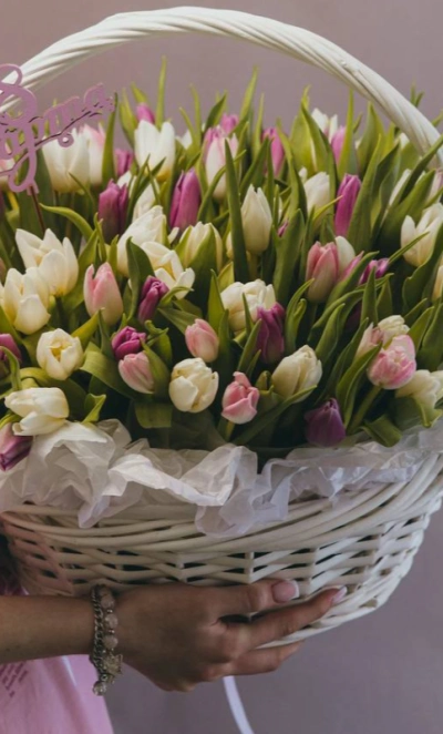 Корзина с 101 тюльпаном 