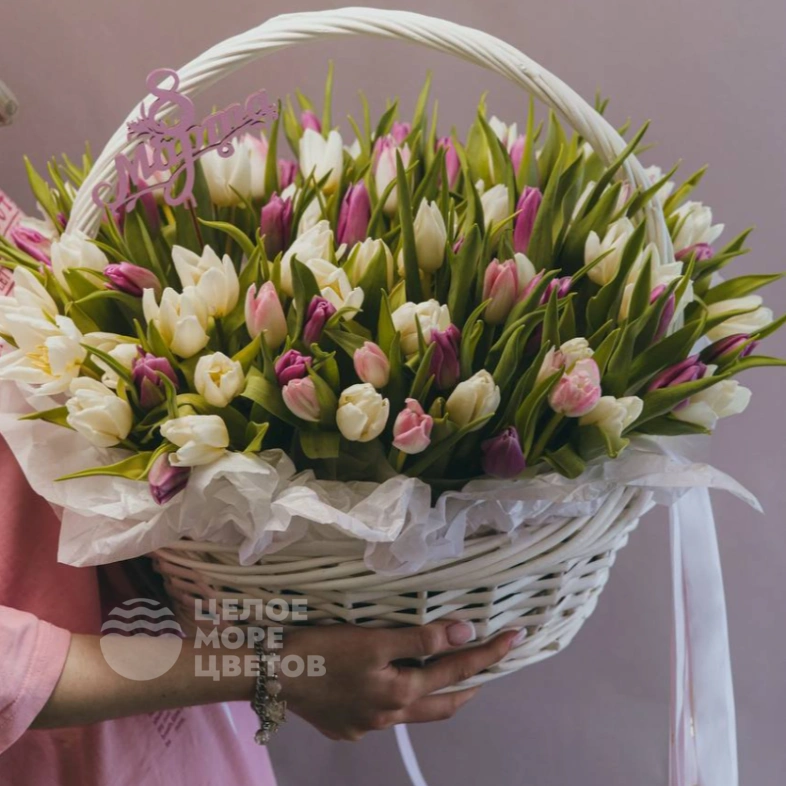 Корзина с 101 тюльпаном 